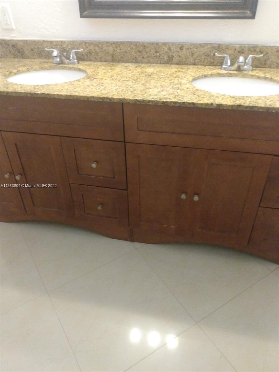 See details / 2928 sq. ft. $ 2023-01-18 0 Photo