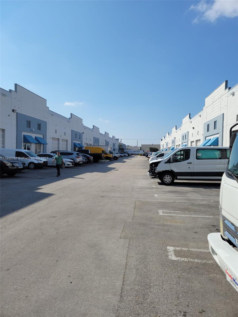 See details D11 / sq. ft. $ 2022-12-10 0 Photo
