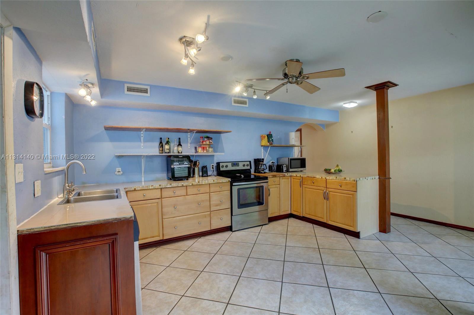 See details / 4393 sq. ft. $ 2023-01-16 0 Photo