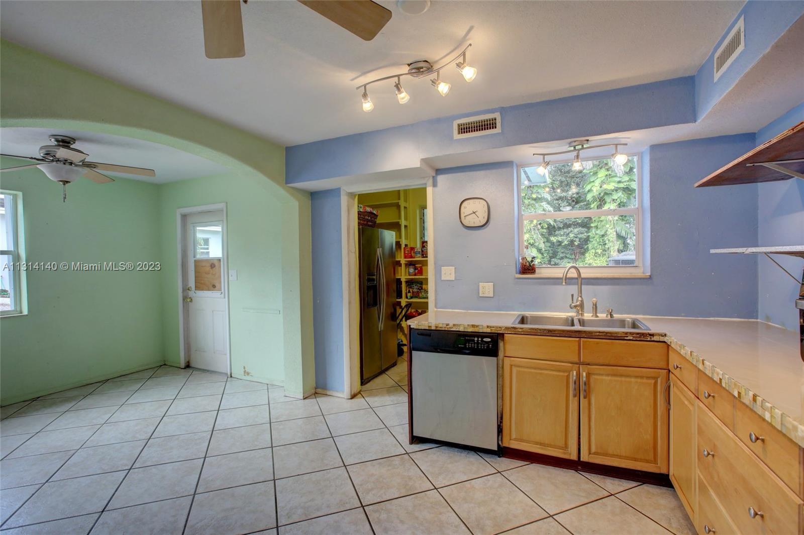 See details / 4393 sq. ft. $ 2023-01-16 0 Photo