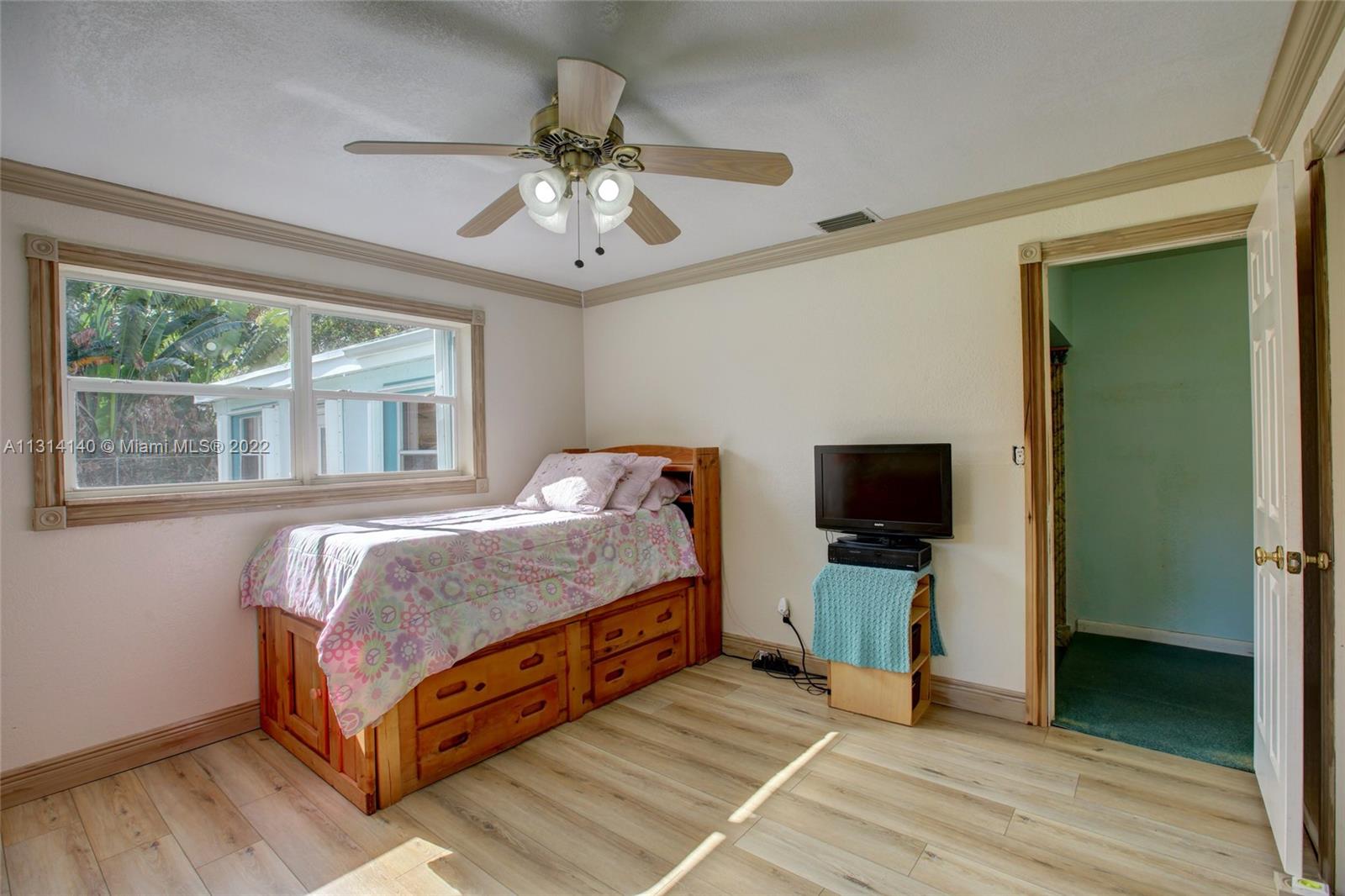 See details / 4393 sq. ft. $ 2023-01-16 0 Photo