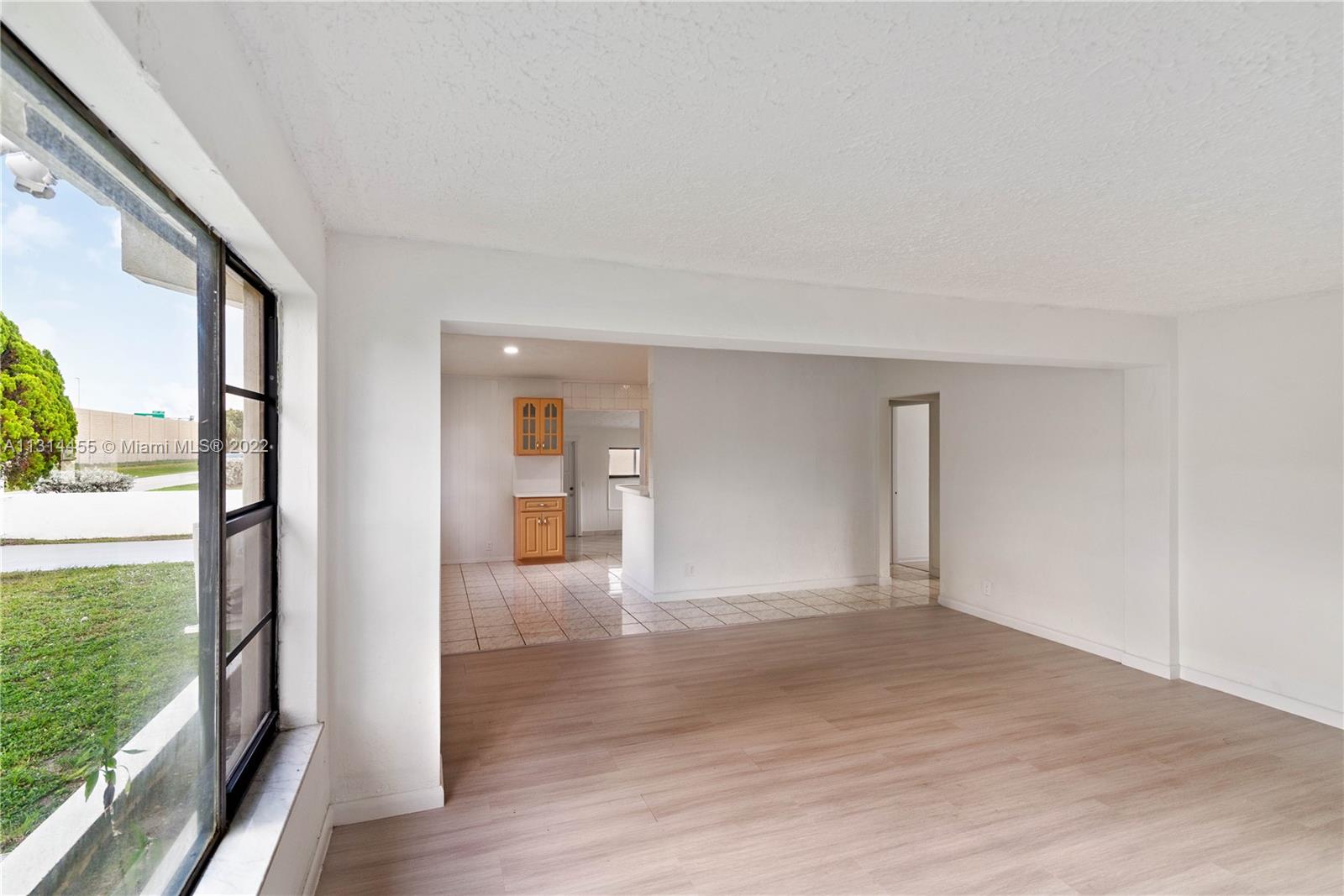 See details 3360 3 / 2 1620 sq. ft. $ 2023-01-23 0 Photo