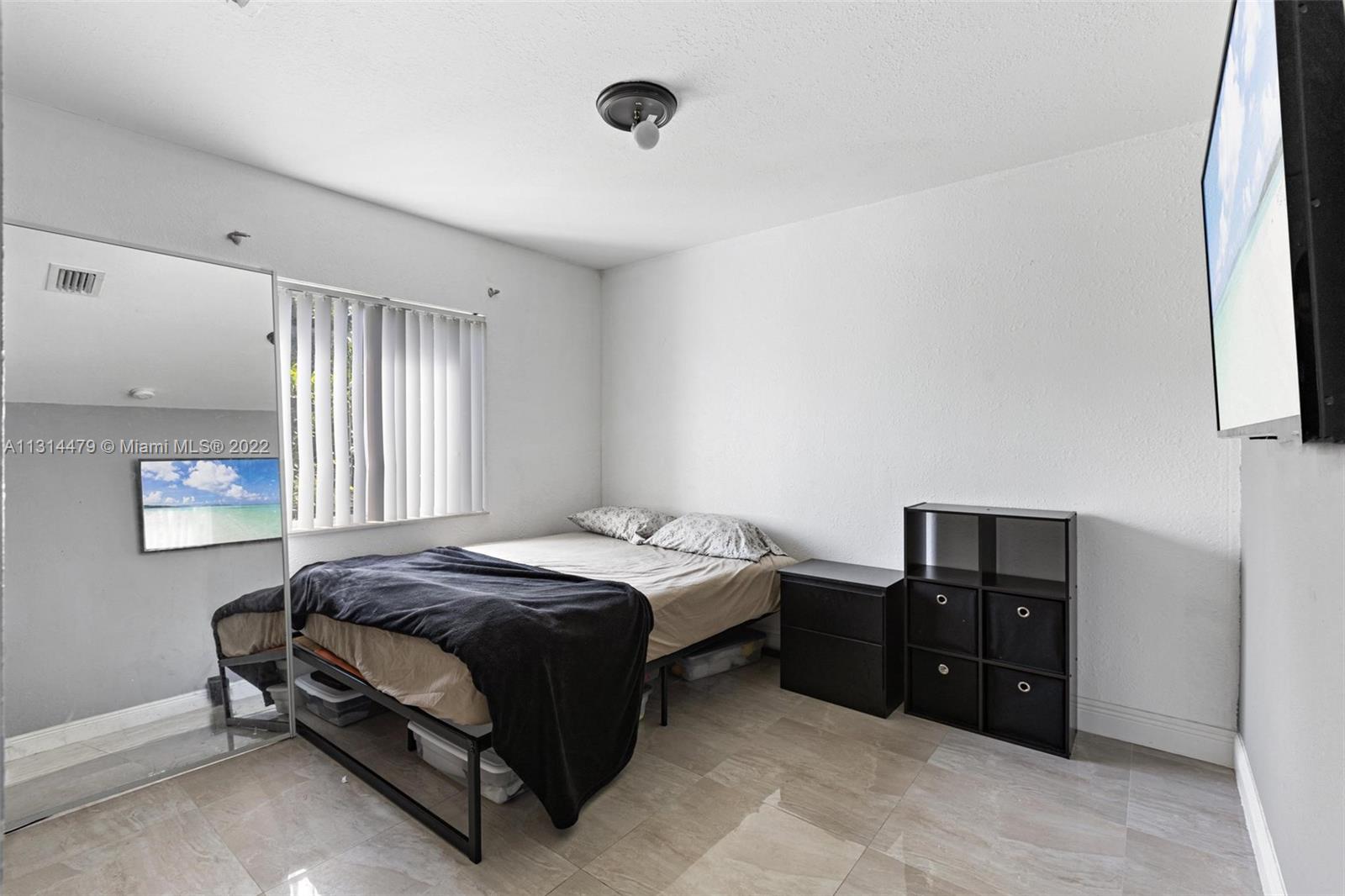 See details / 2102 sq. ft. $ 2023-01-06 0 Photo