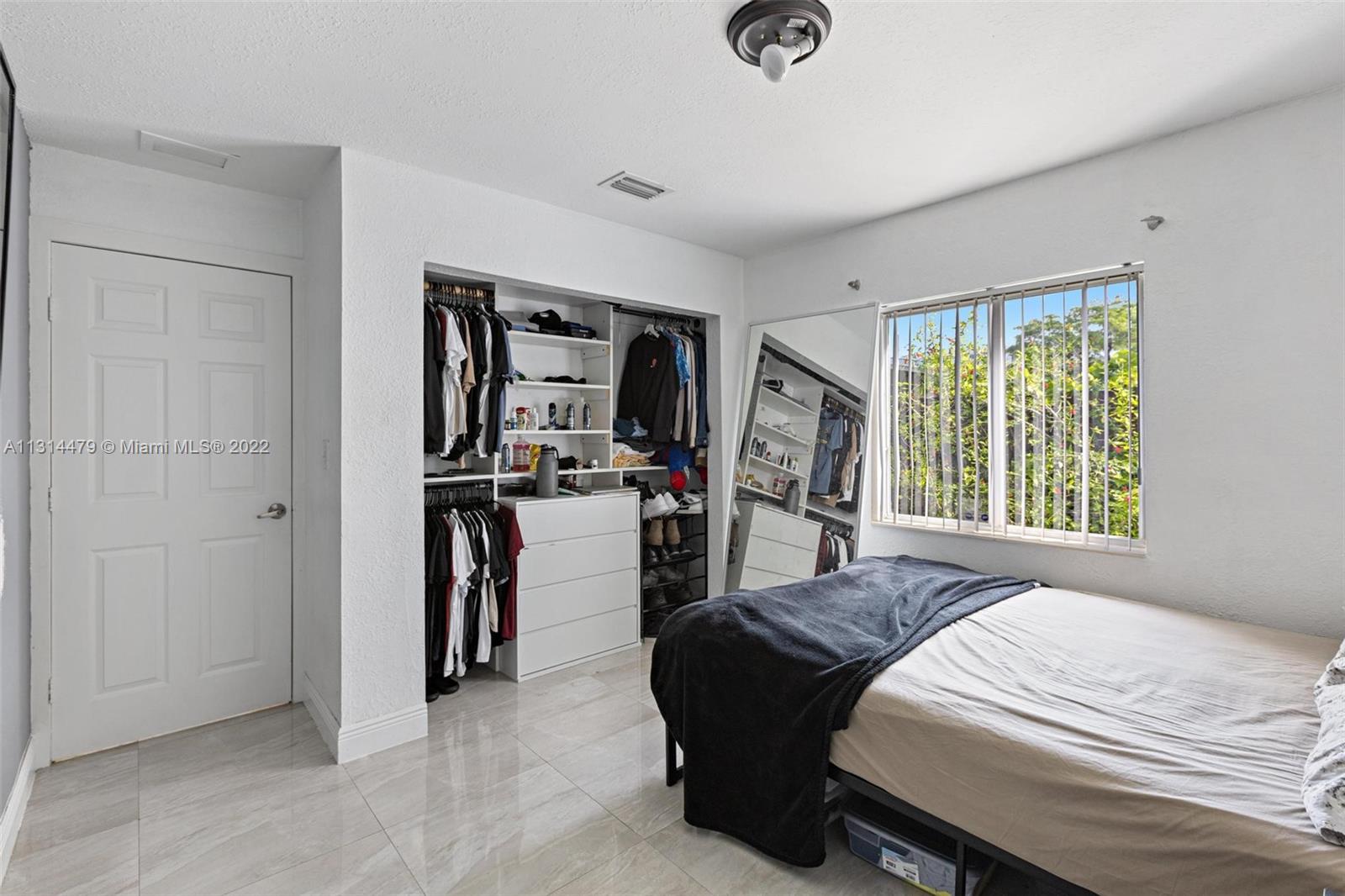 See details / 2102 sq. ft. $ 2023-01-06 0 Photo