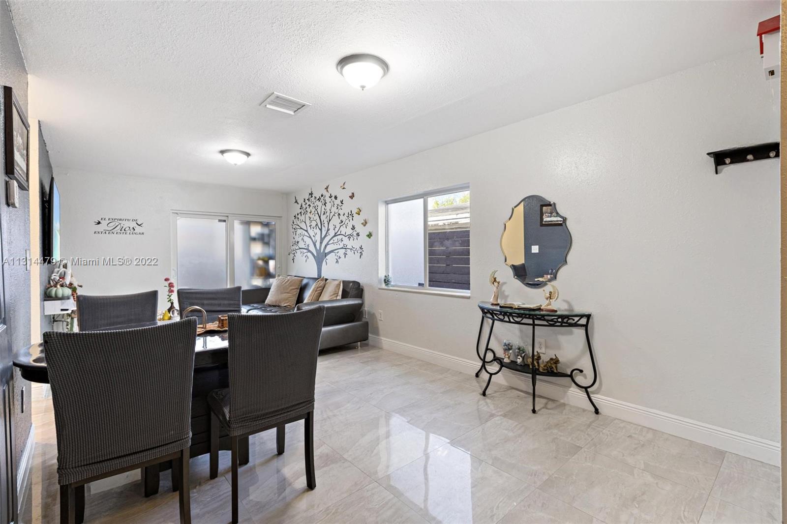 See details / 2102 sq. ft. $ 2023-01-06 0 Photo