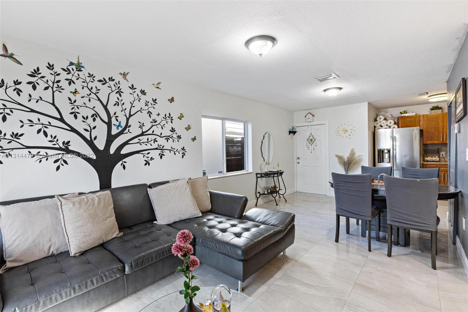 See details / 2102 sq. ft. $ 2023-01-06 0 Photo