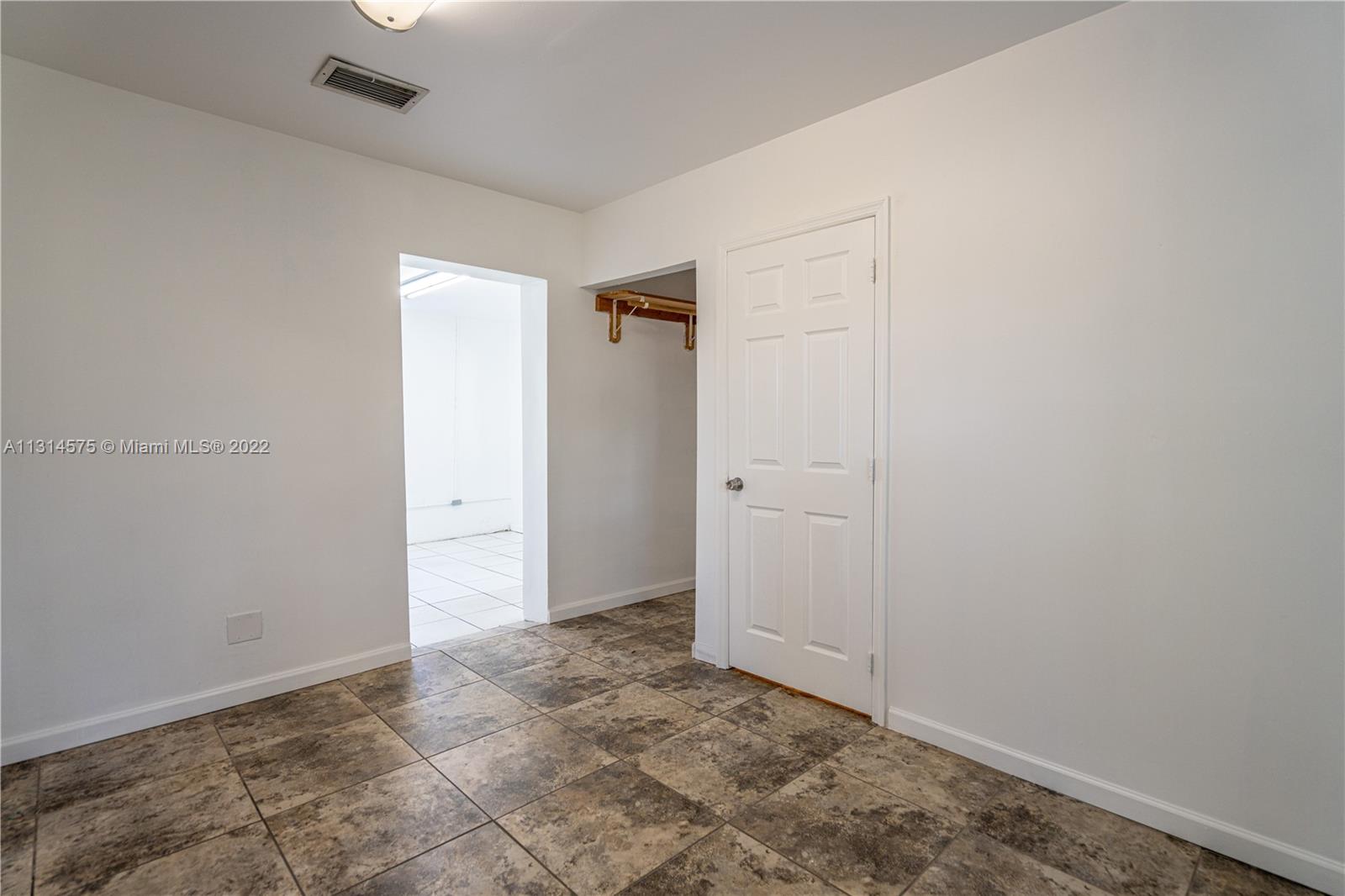 See details / sq. ft. $ 2022-12-12 0 Photo