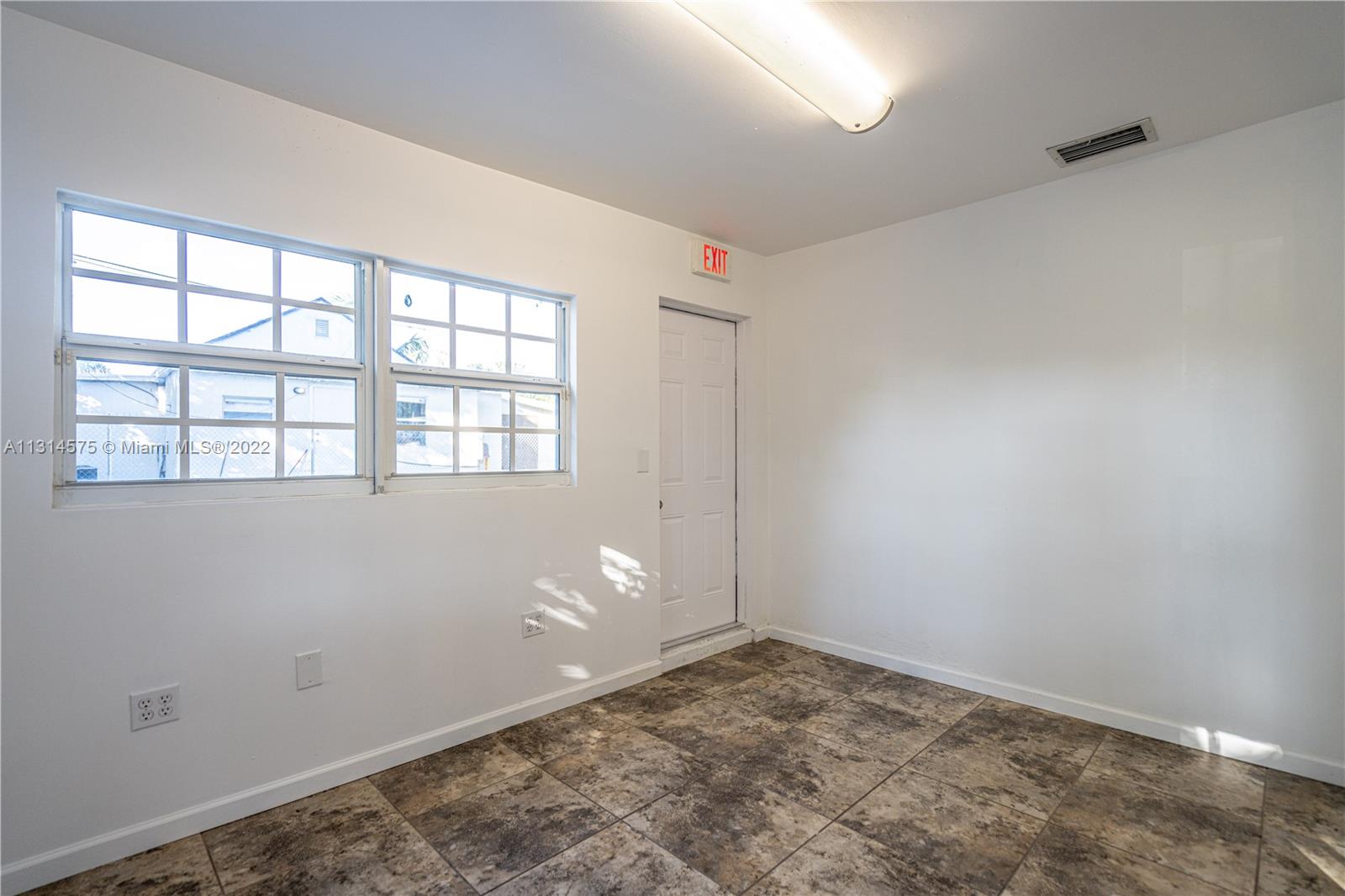 See details / sq. ft. $ 2022-12-12 0 Photo