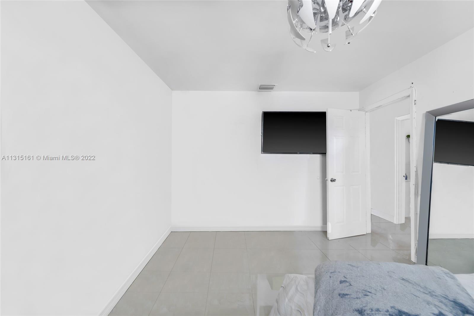 See details / 3248 sq. ft. $ 2022-12-13 0 Photo
