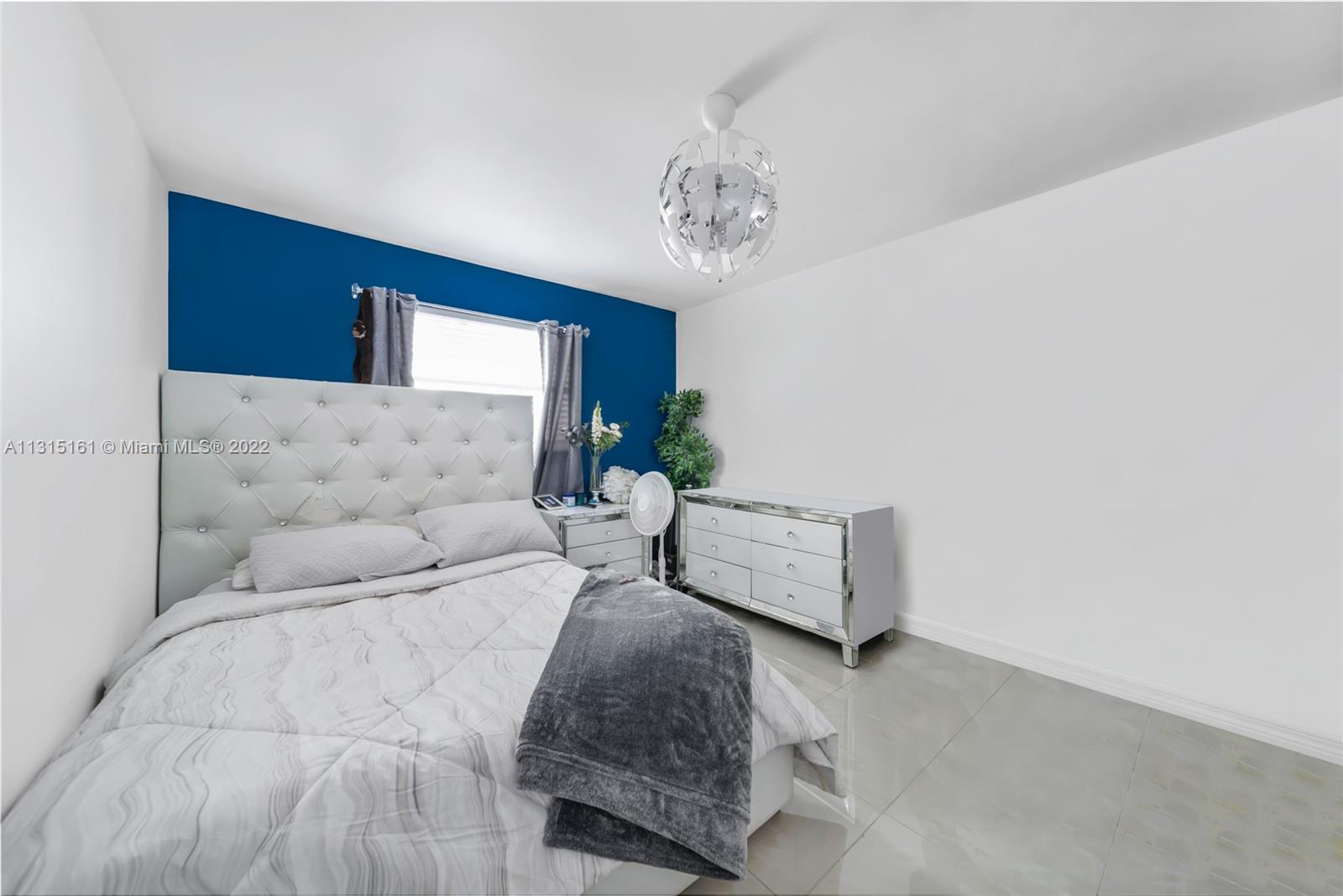 See details / 3248 sq. ft. $ 2022-12-13 0 Photo