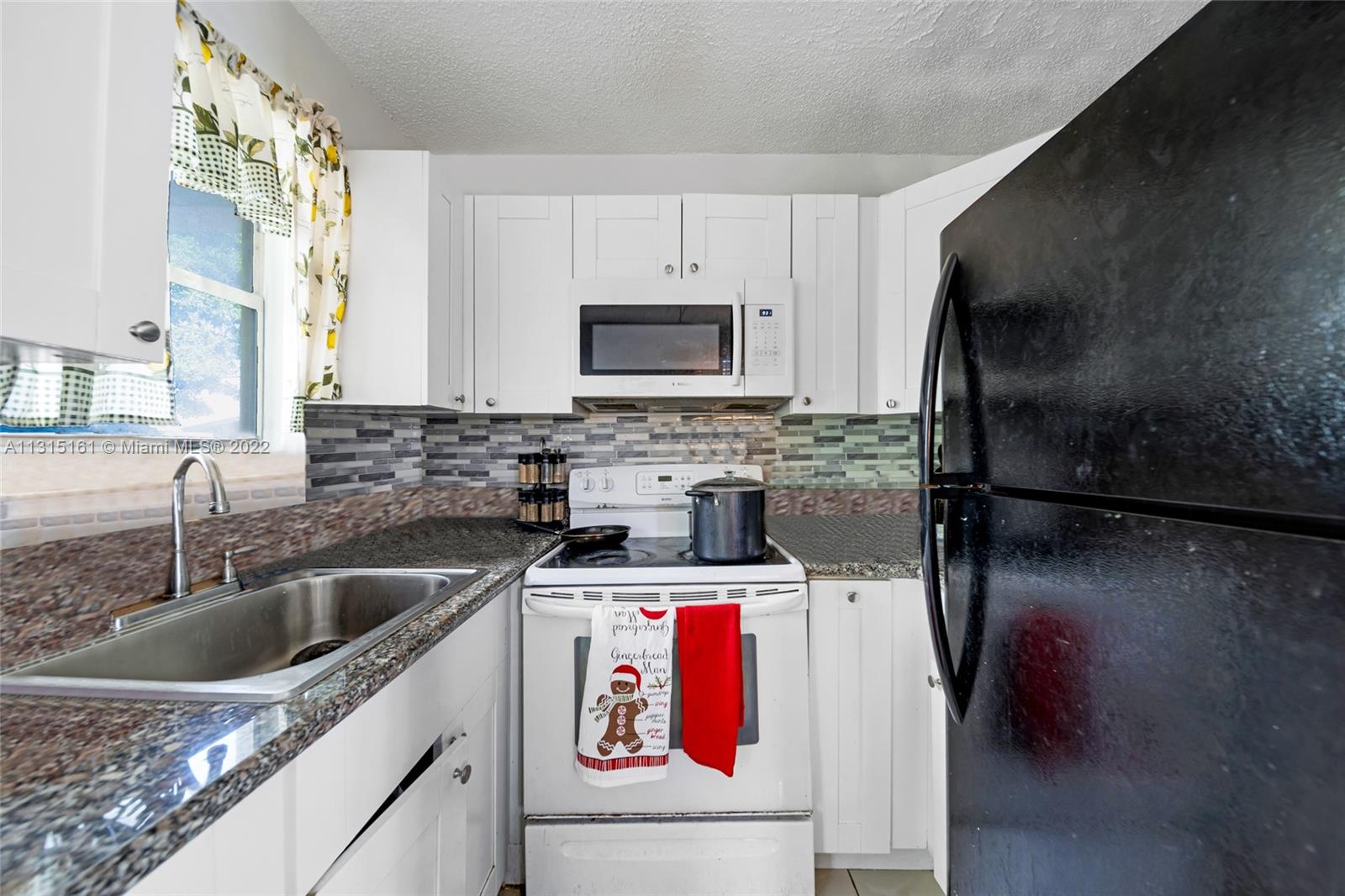 See details / 3248 sq. ft. $ 2022-12-13 0 Photo