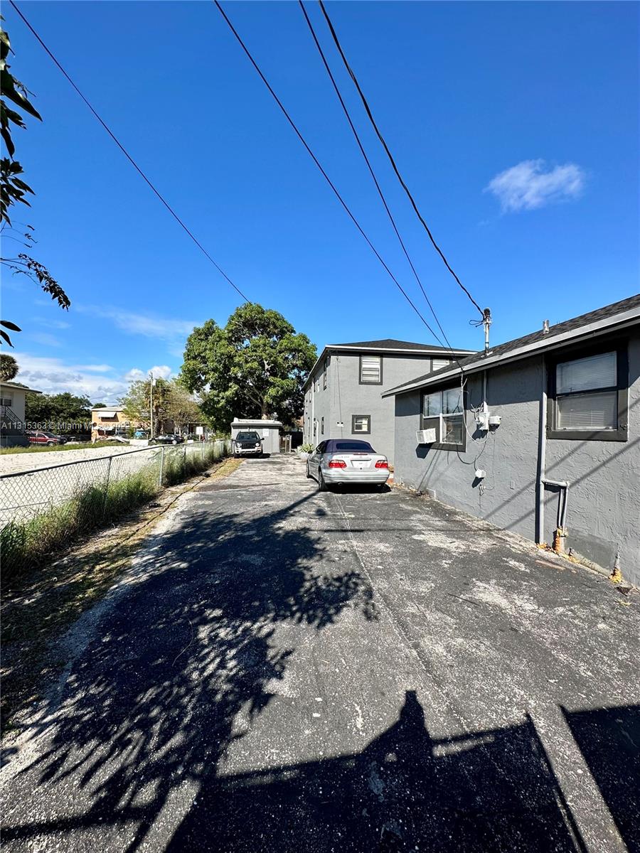 See details / 3430 sq. ft. $ 2023-01-16 0 Photo