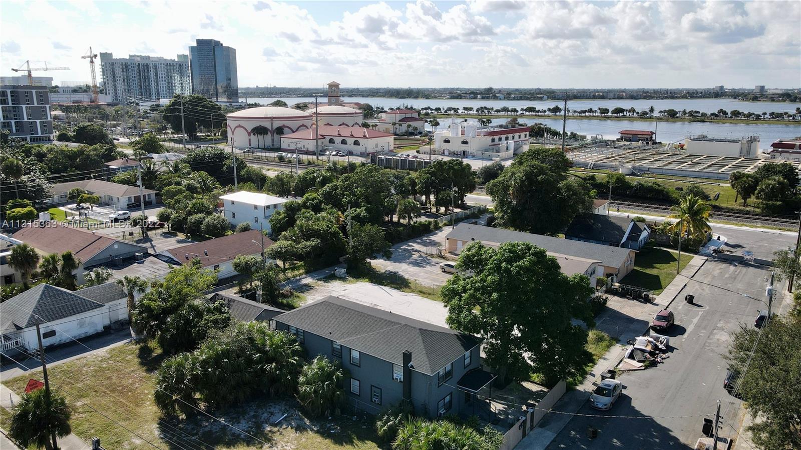 See details / 3430 sq. ft. $ 2023-01-16 0 Photo