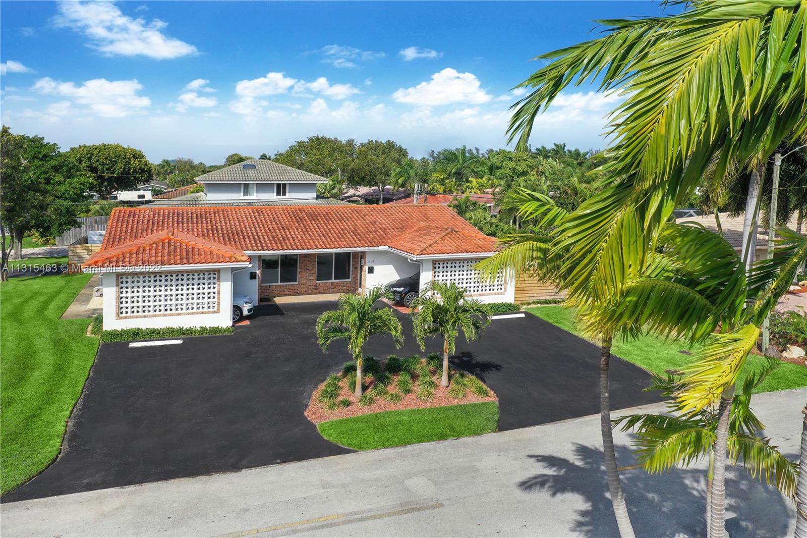 See details / 2807 sq. ft. $ 2022-12-14 0 Photo