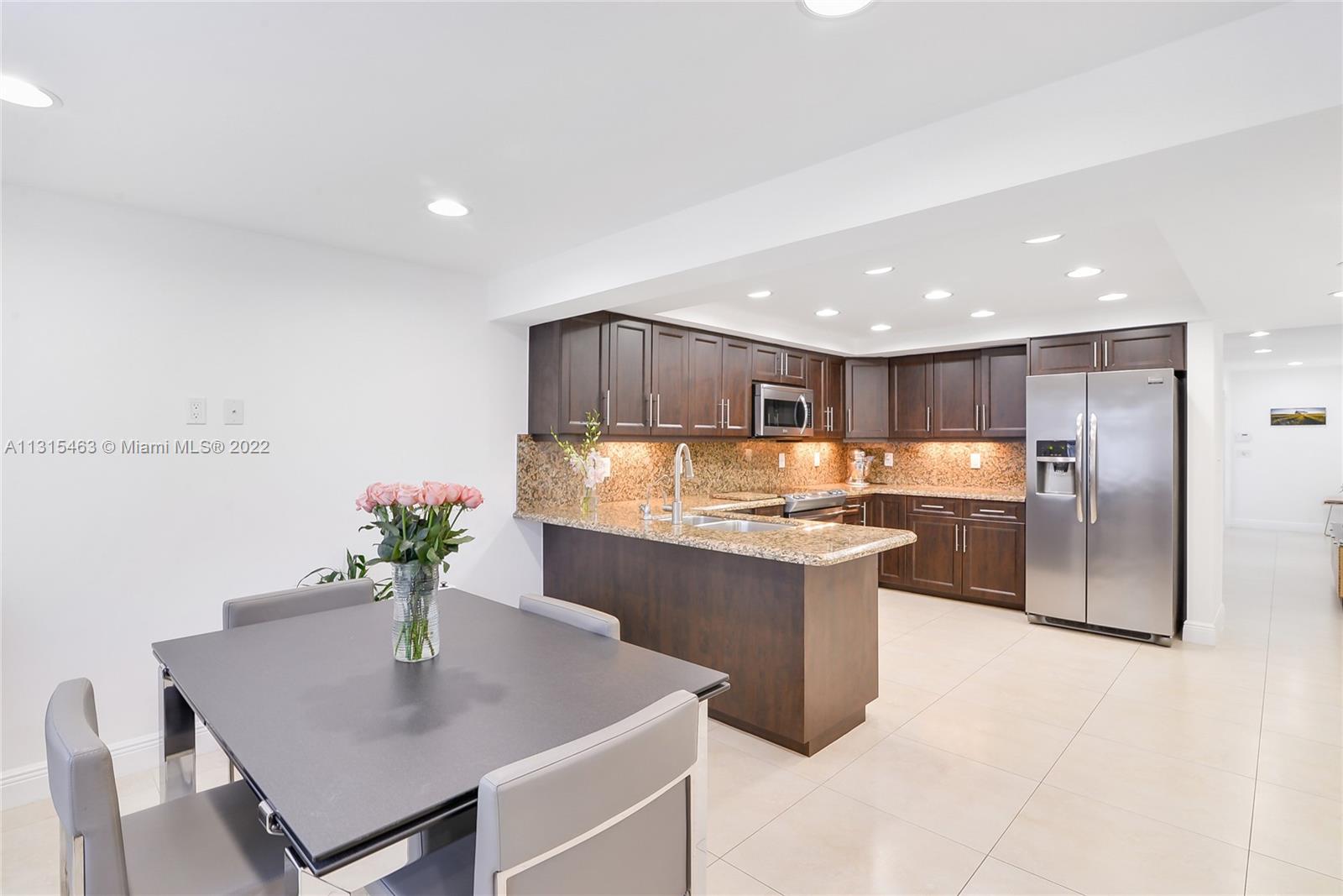 See details / 2807 sq. ft. $ 2022-12-14 0 Photo