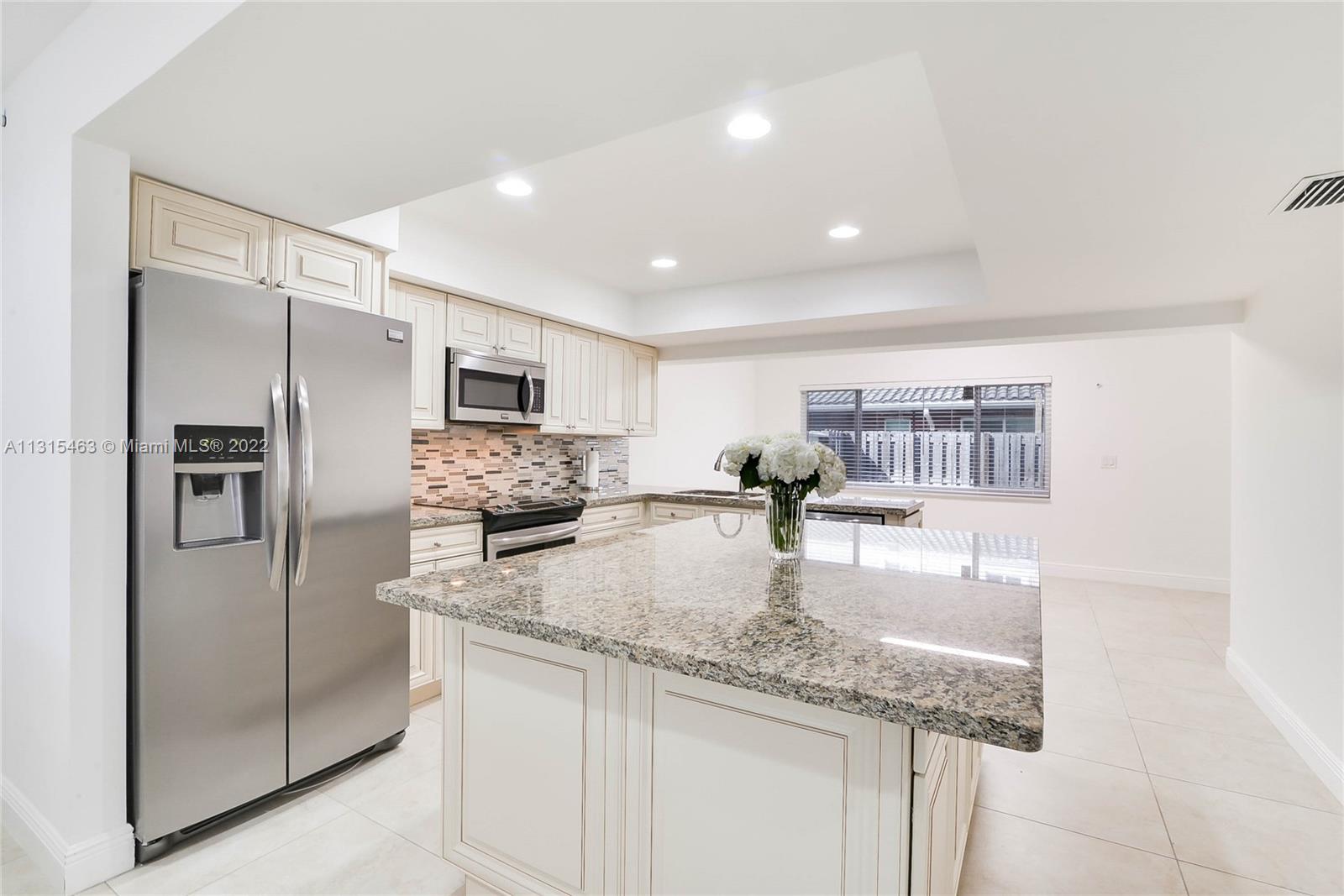 See details / 2807 sq. ft. $ 2022-12-14 0 Photo