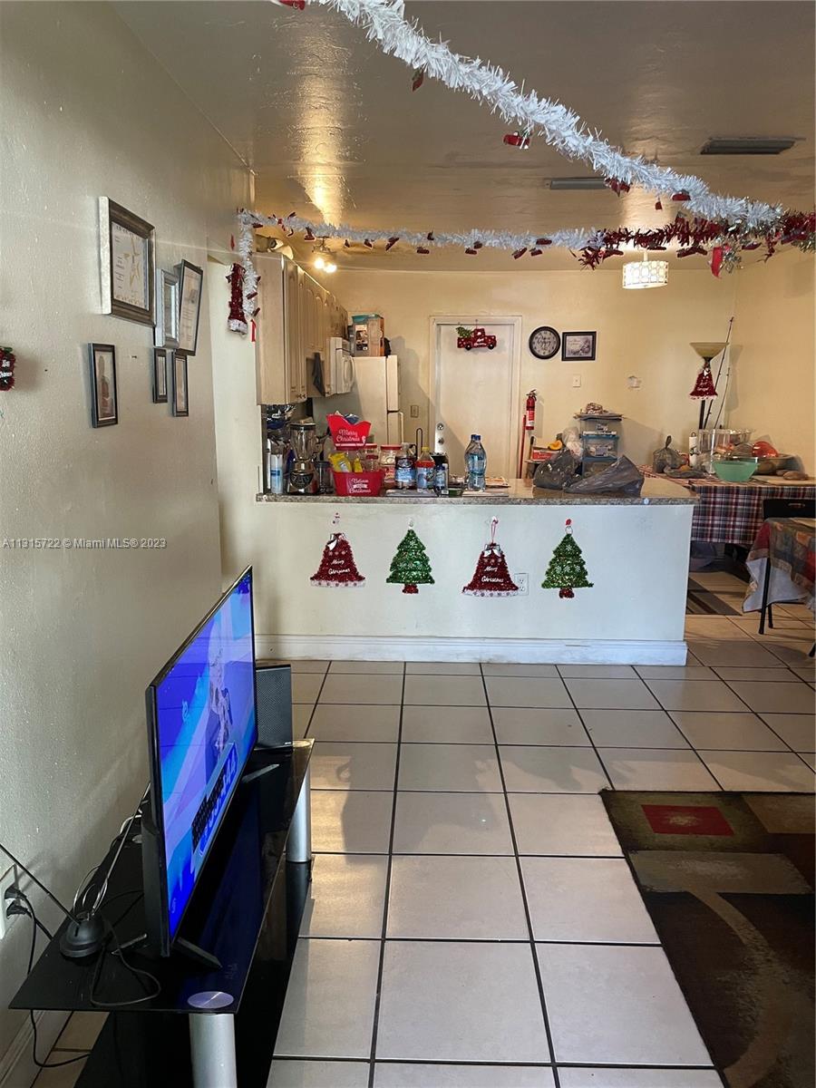 See details / 1911 sq. ft. $ 2022-12-14 0 Photo
