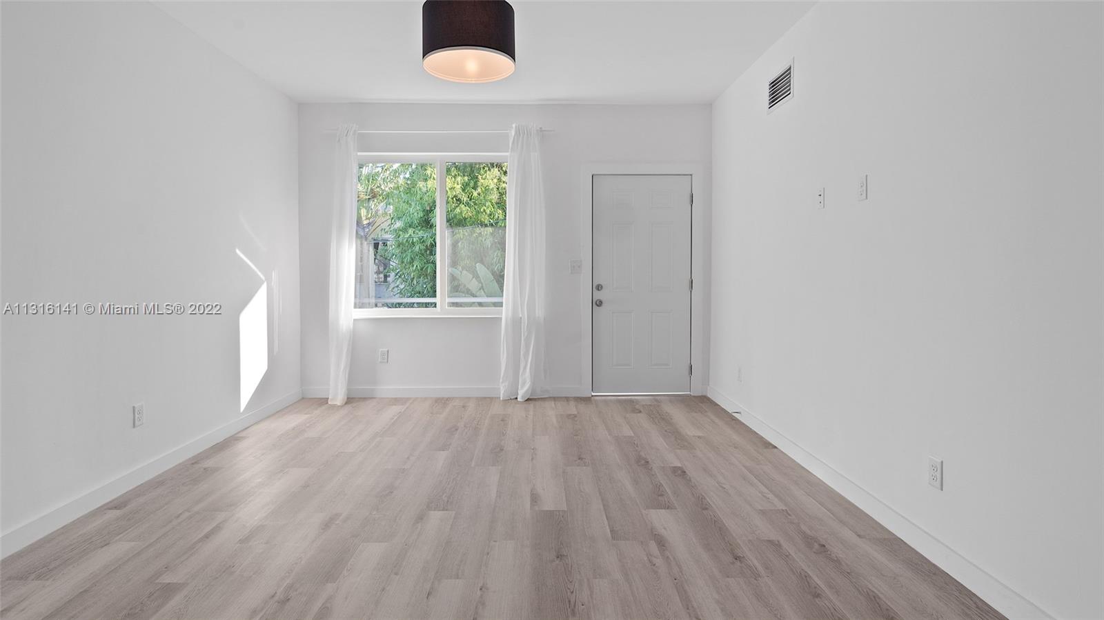 See details / 8878 sq. ft. $ 2022-12-15 0 Photo