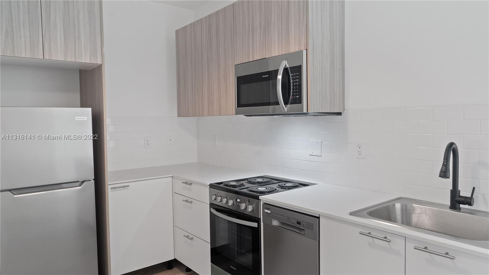 See details / 8878 sq. ft. $ 2022-12-15 0 Photo