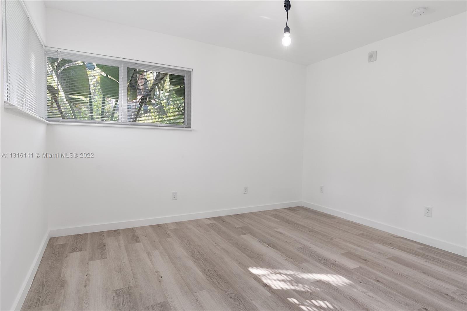 See details / 8878 sq. ft. $ 2022-12-15 0 Photo