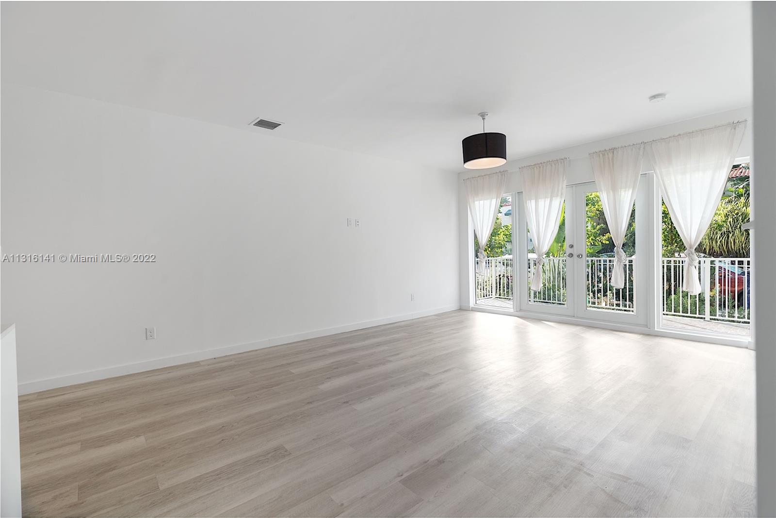 See details / 8878 sq. ft. $ 2022-12-15 0 Photo
