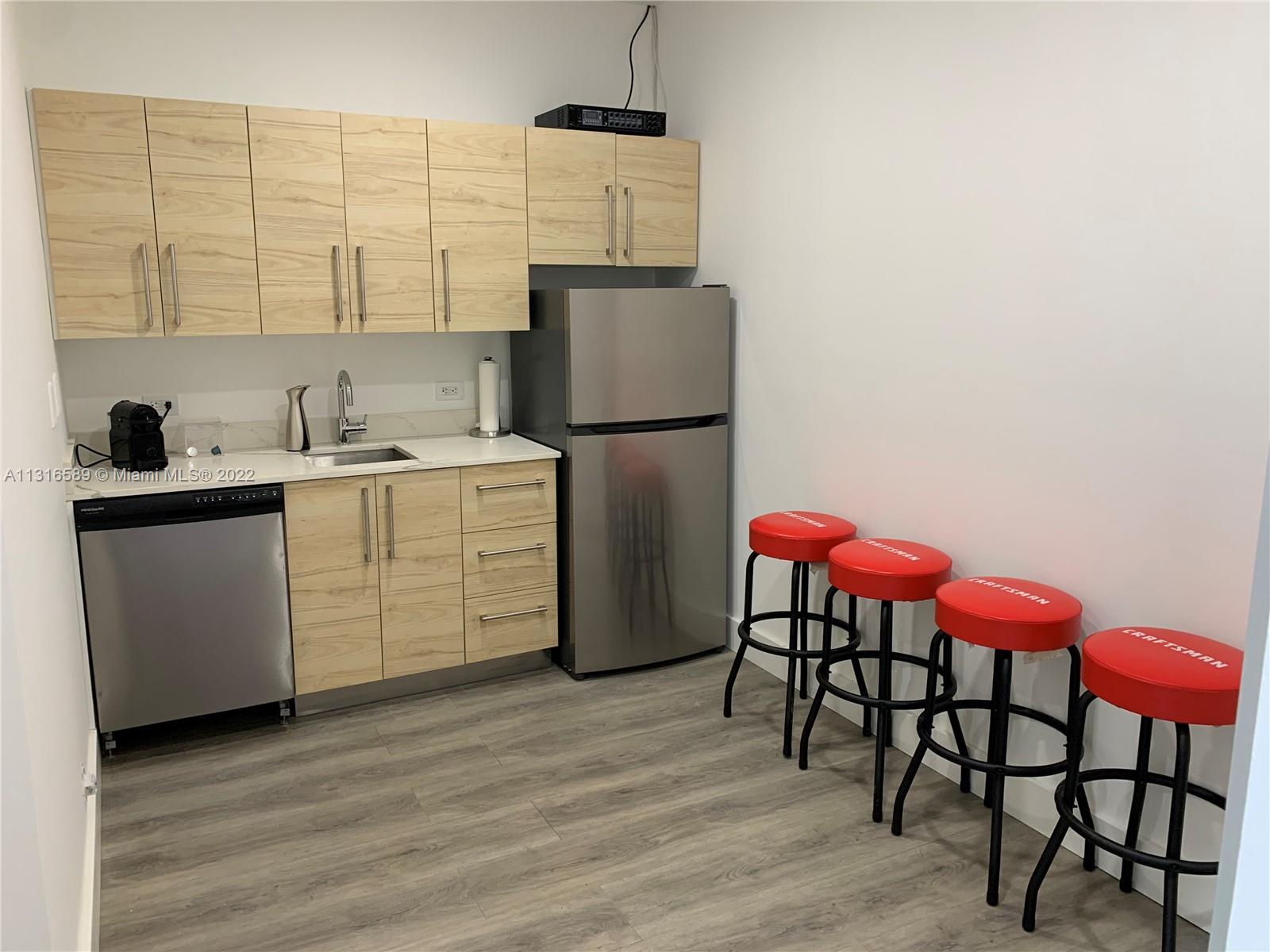 See details B16 / sq. ft. $ 2022-12-16 0 Photo