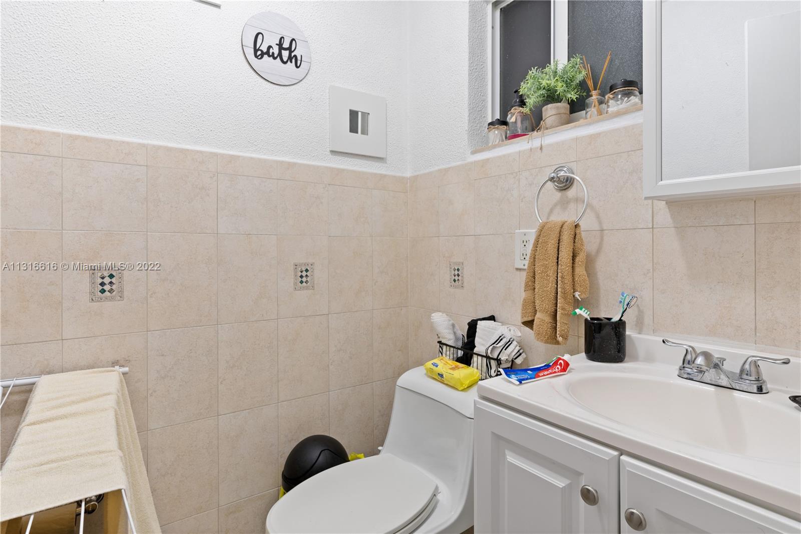 See details / 2415 sq. ft. $ 2022-12-16 0 Photo