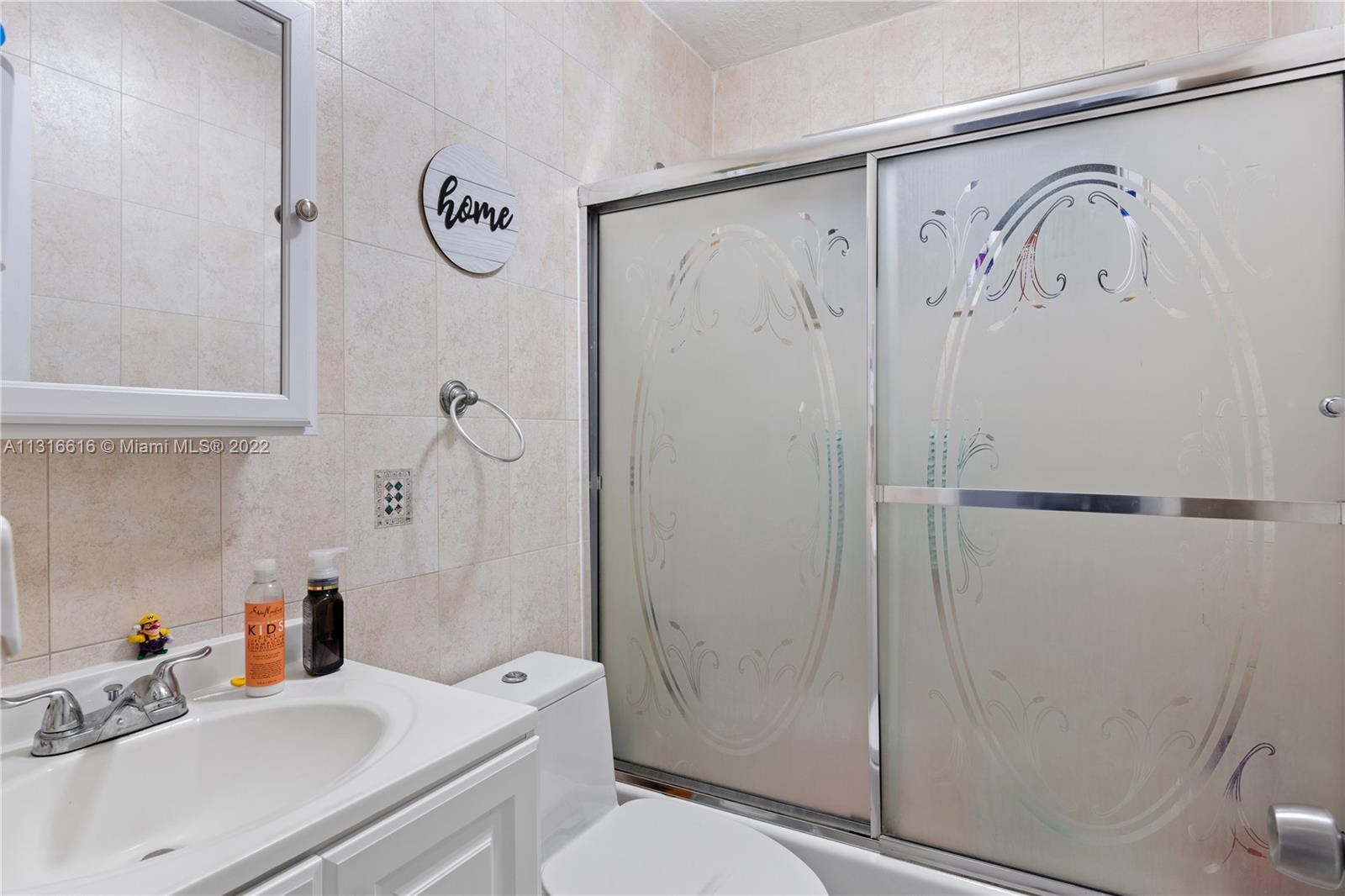 See details / 2415 sq. ft. $ 2022-12-16 0 Photo