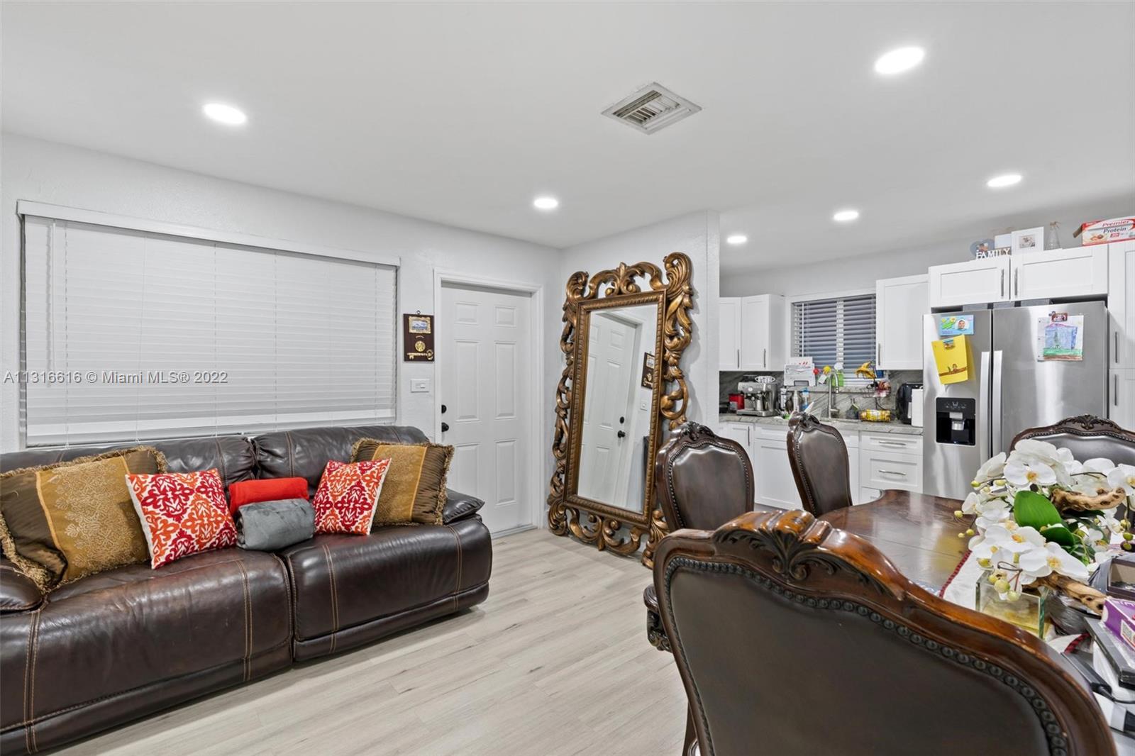 See details / 2415 sq. ft. $ 2022-12-16 0 Photo