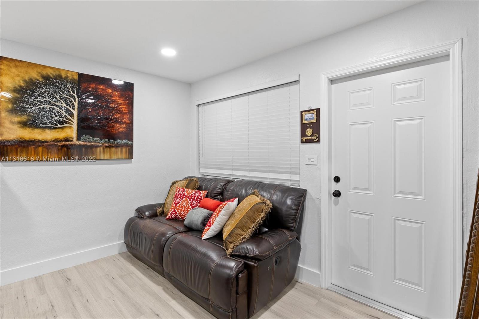 See details / 2415 sq. ft. $ 2022-12-16 0 Photo