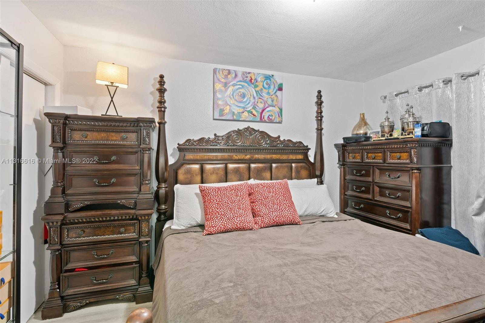 See details / 2415 sq. ft. $ 2022-12-16 0 Photo