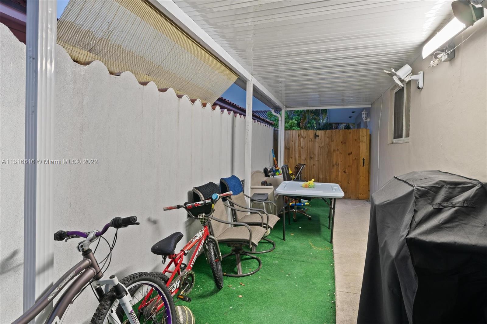 See details / 2415 sq. ft. $ 2022-12-16 0 Photo