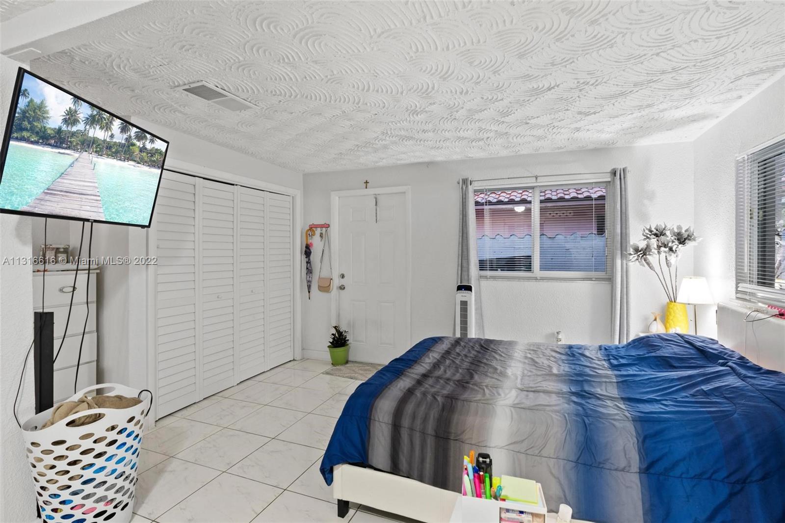 See details / 2415 sq. ft. $ 2022-12-16 0 Photo