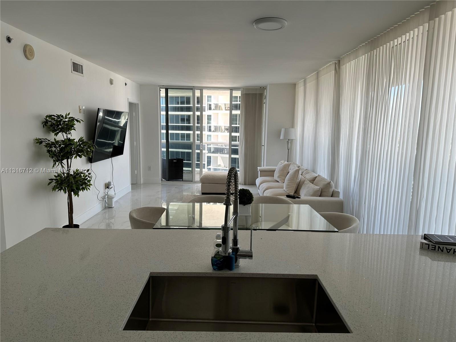 Ver detalles 2406 2 / 2 1458 sq. ft. $ 2022-12-16 0 foto
