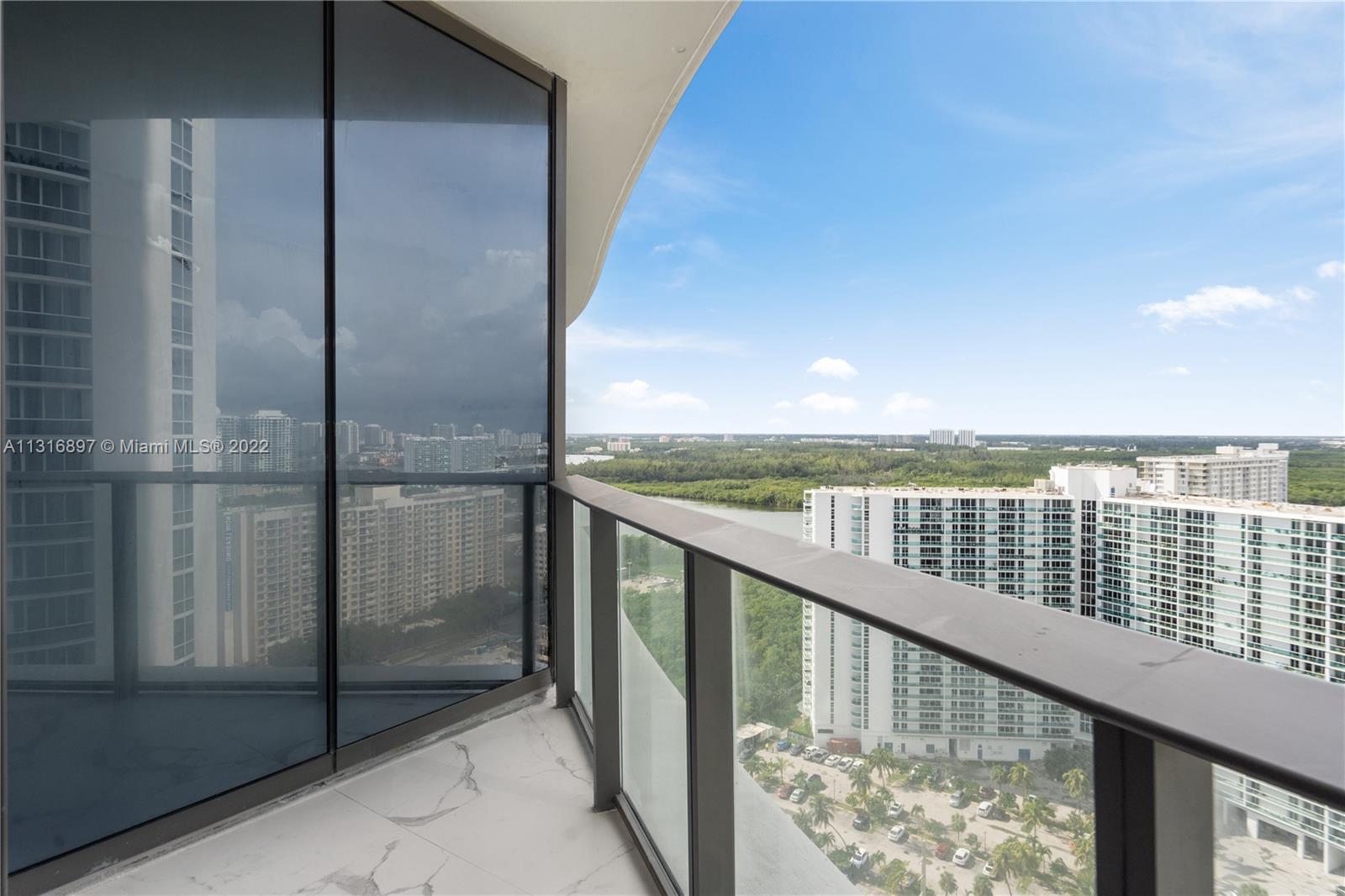 Ver detalles 3103 2 / 3 1447 sq. ft. $ 2022-12-18 0 foto