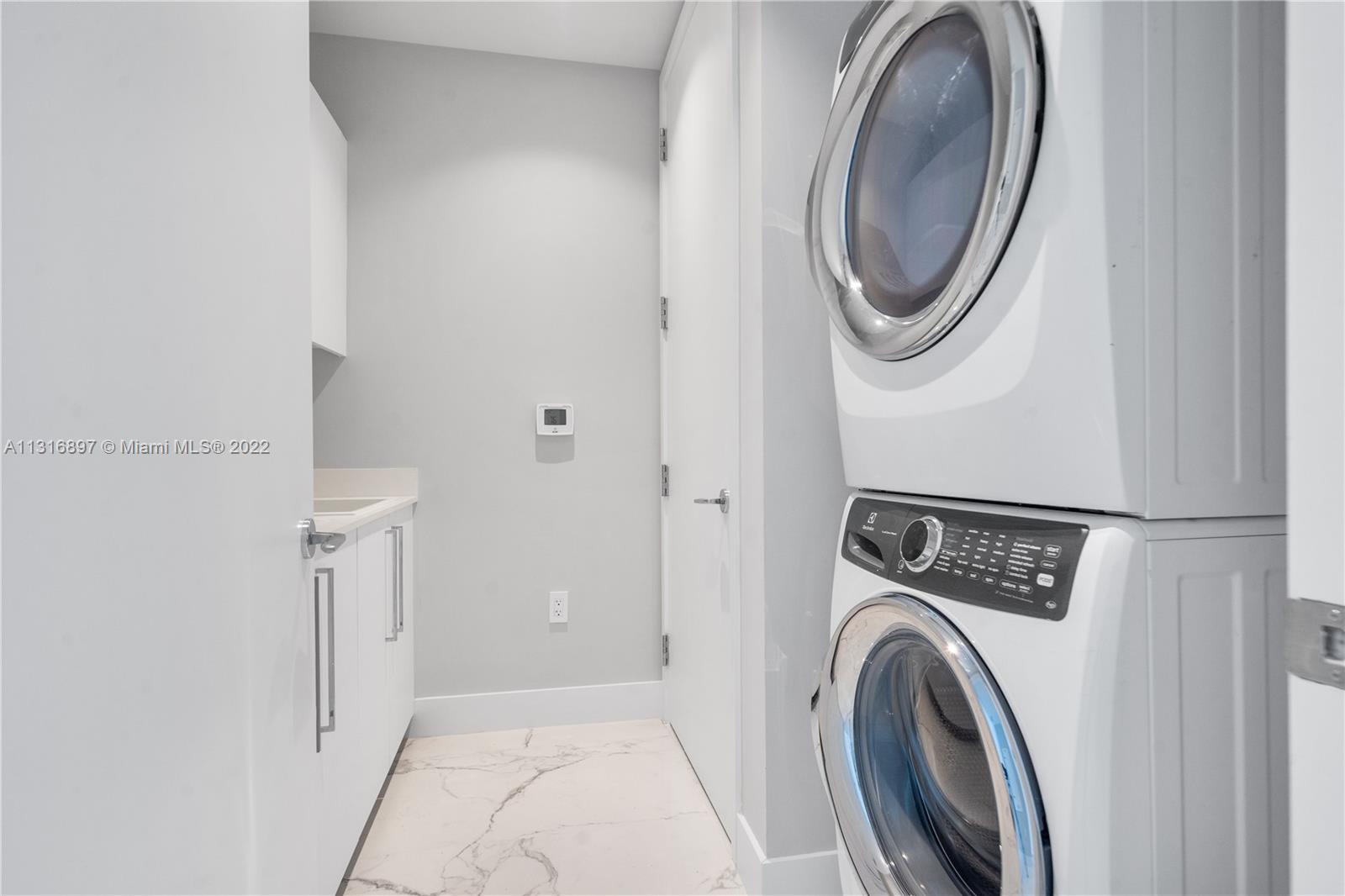 Ver detalles 3103 2 / 3 1447 sq. ft. $ 2022-12-18 0 foto
