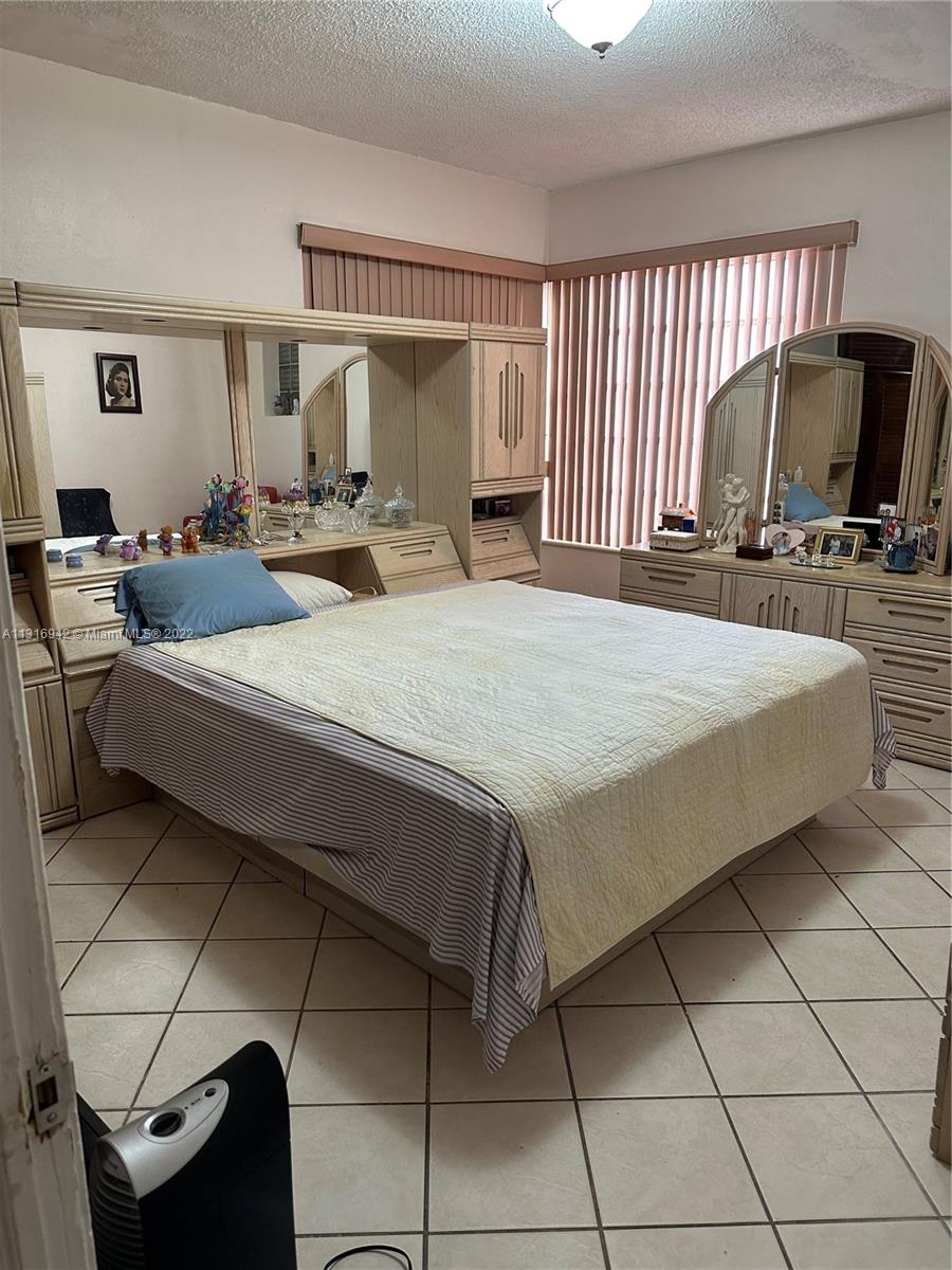 See details / 2893 sq. ft. $ 2022-12-17 0 Photo