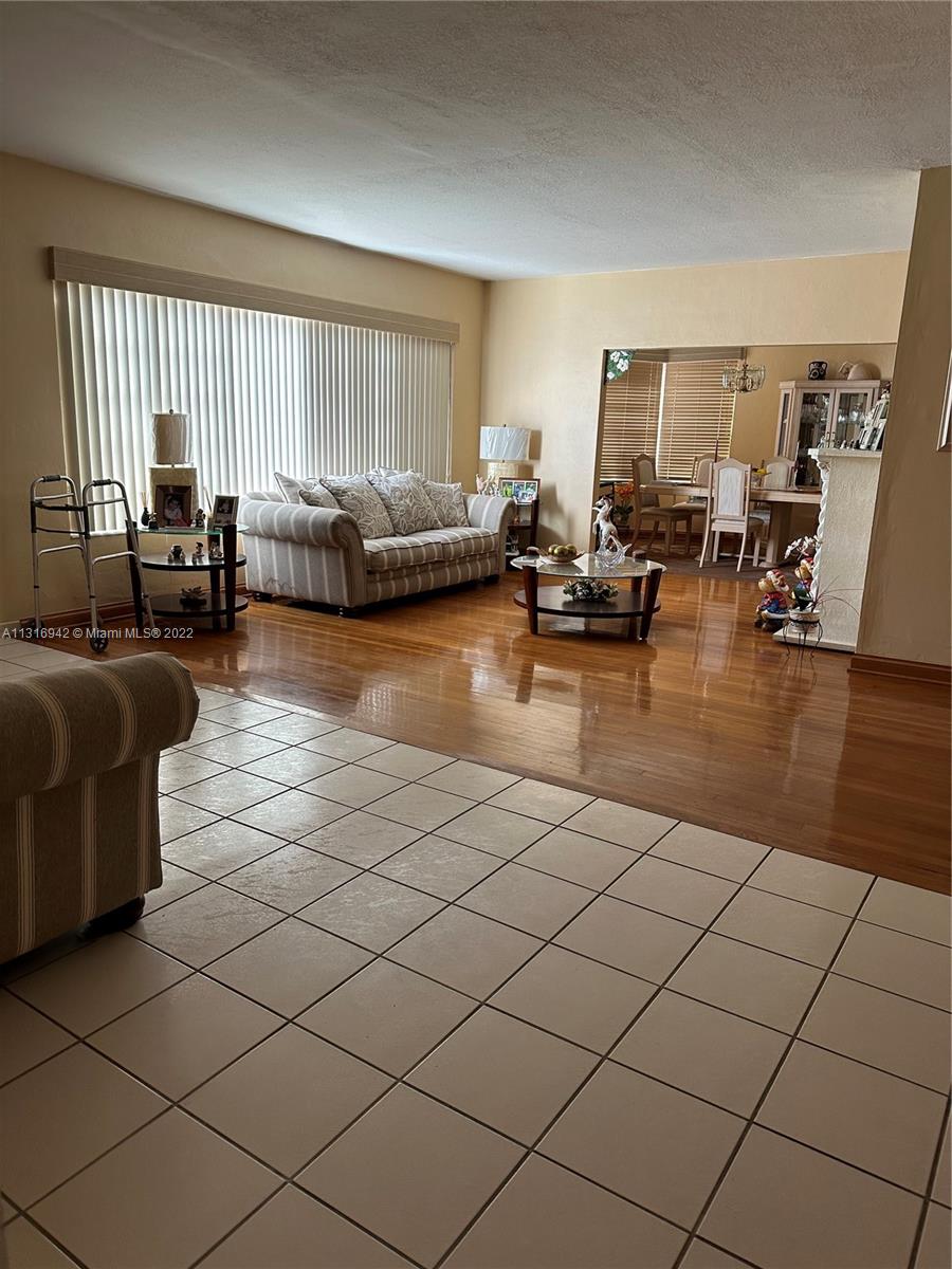 See details / 2893 sq. ft. $ 2022-12-17 0 Photo