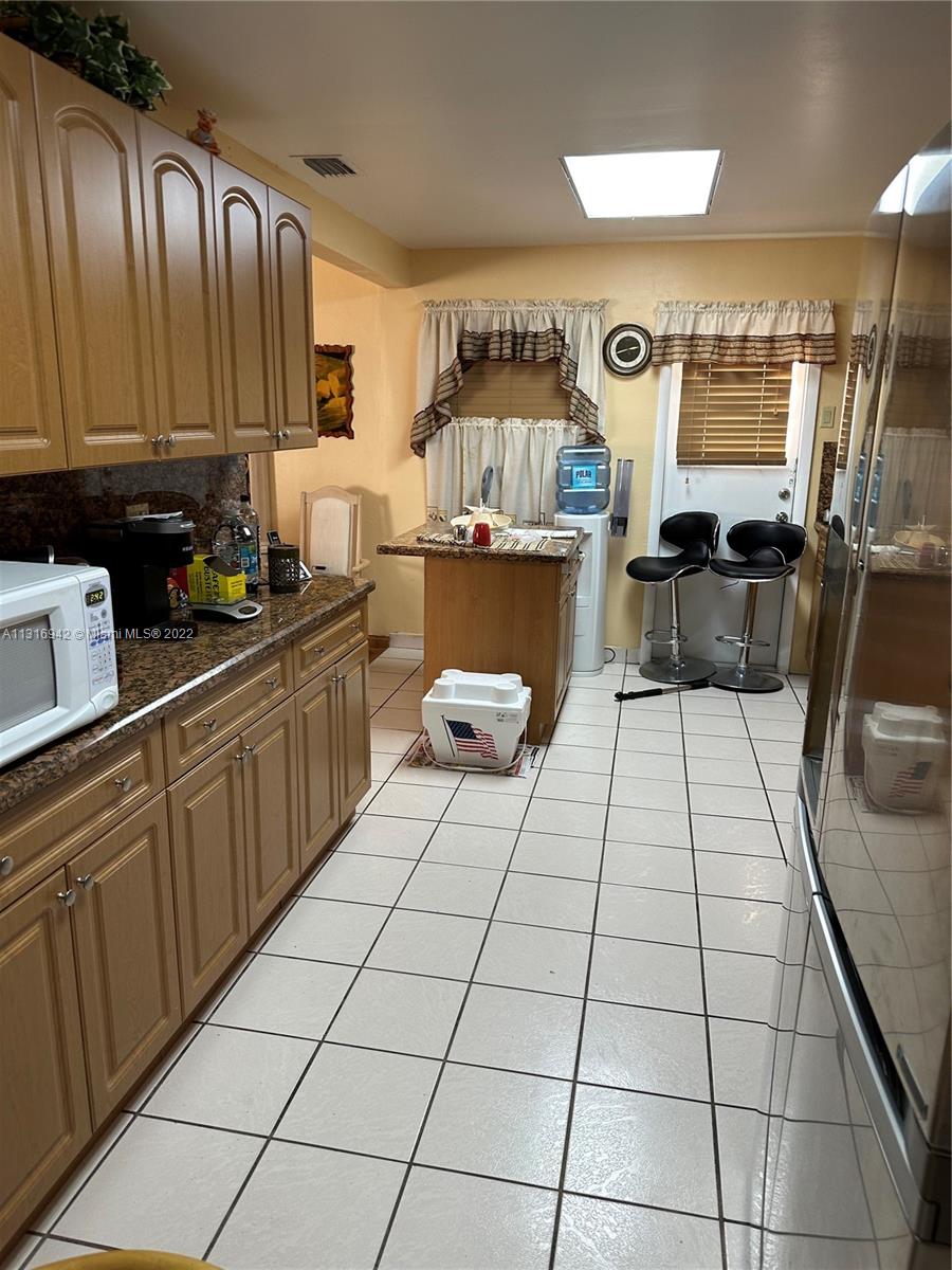 See details / 2893 sq. ft. $ 2022-12-17 0 Photo