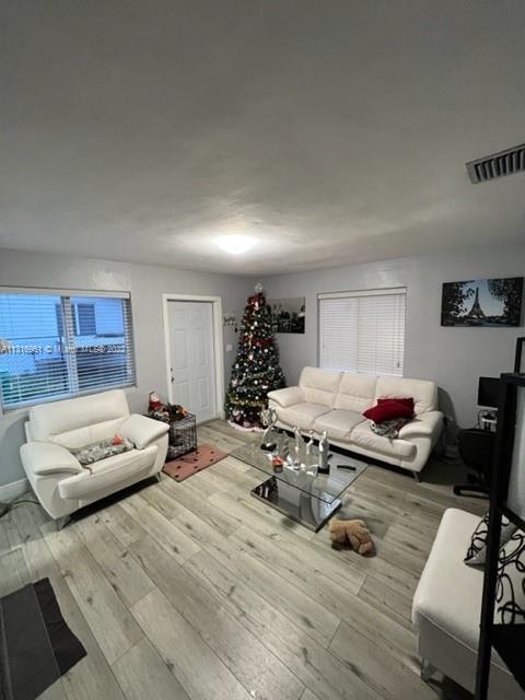 See details / 2057 sq. ft. $ 2023-01-09 0 Photo