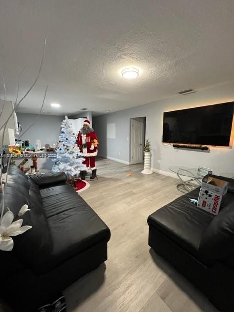 See details / 2057 sq. ft. $ 2023-01-09 0 Photo
