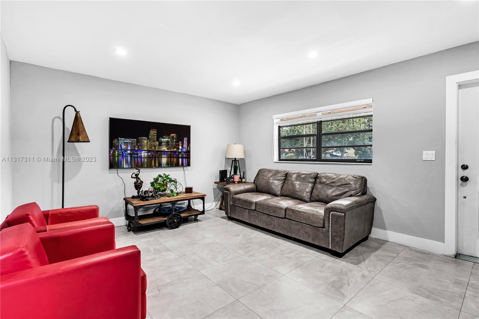 See details / 2078 sq. ft. $ 2022-12-19 0 Photo