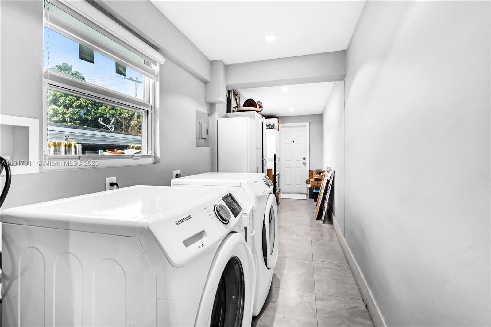 See details / 2078 sq. ft. $ 2022-12-19 0 Photo