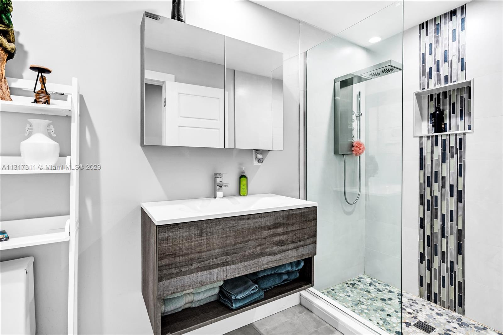 See details / 2078 sq. ft. $ 2022-12-19 0 Photo