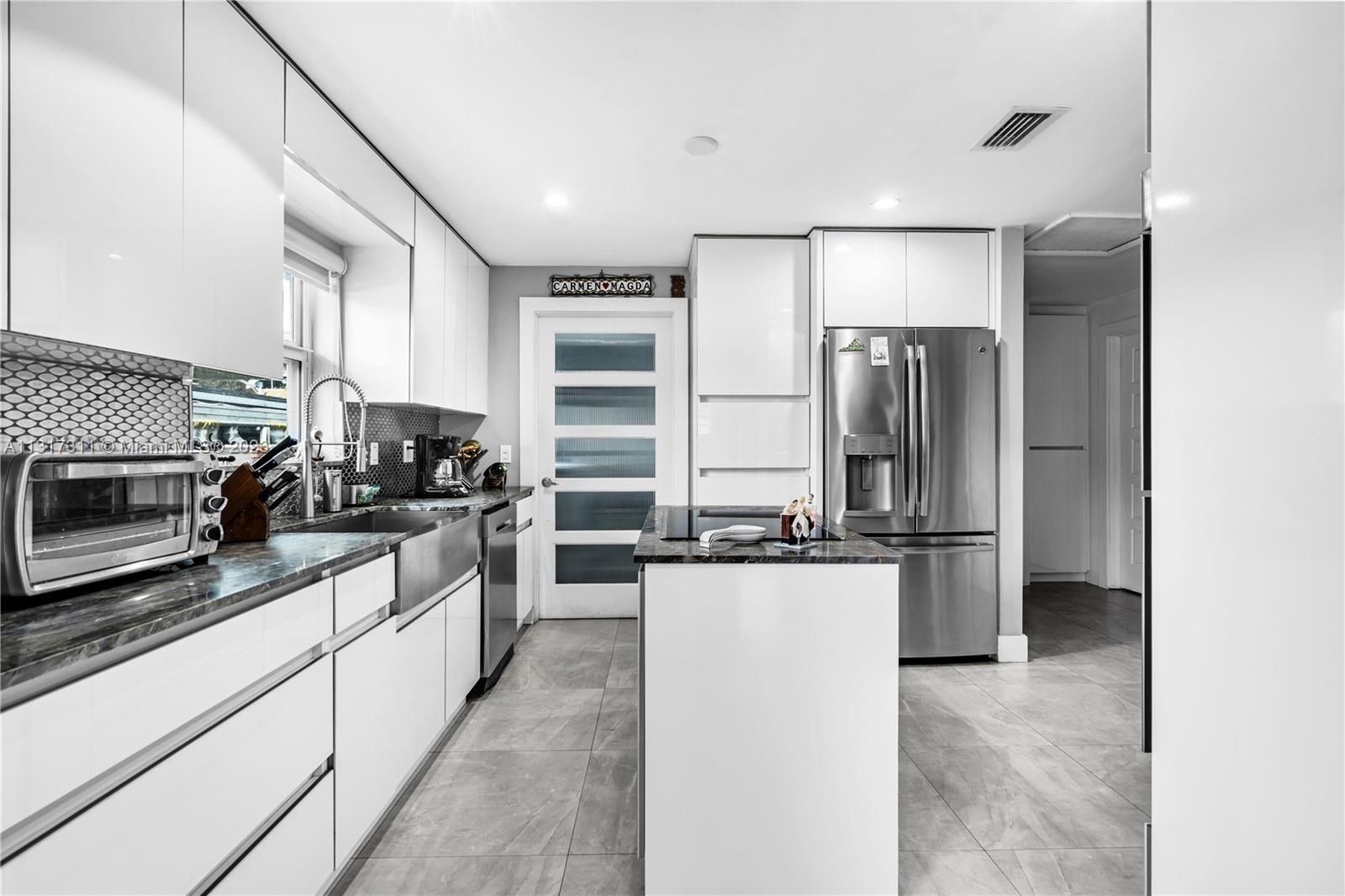 See details / 2078 sq. ft. $ 2022-12-19 0 Photo