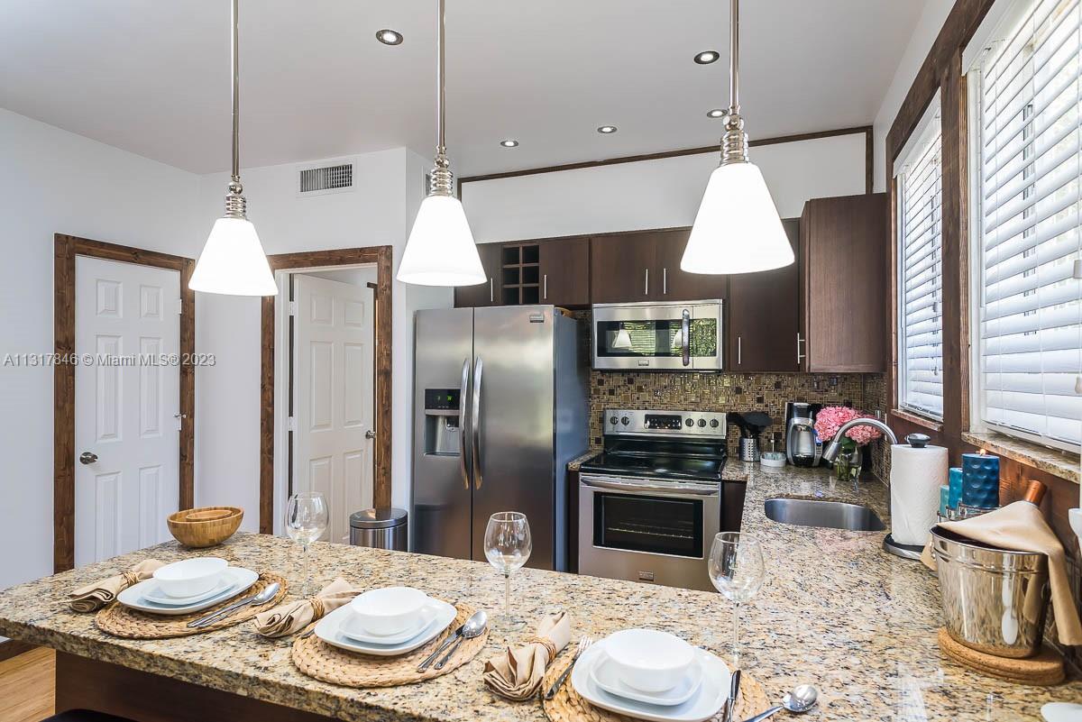 See details / 5608 sq. ft. $ 2022-12-20 0 Photo
