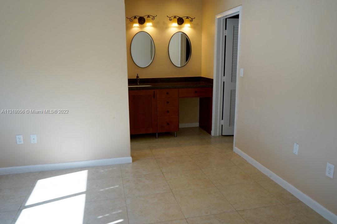 See details / 4046 sq. ft. $ 2022-12-21 0 Photo