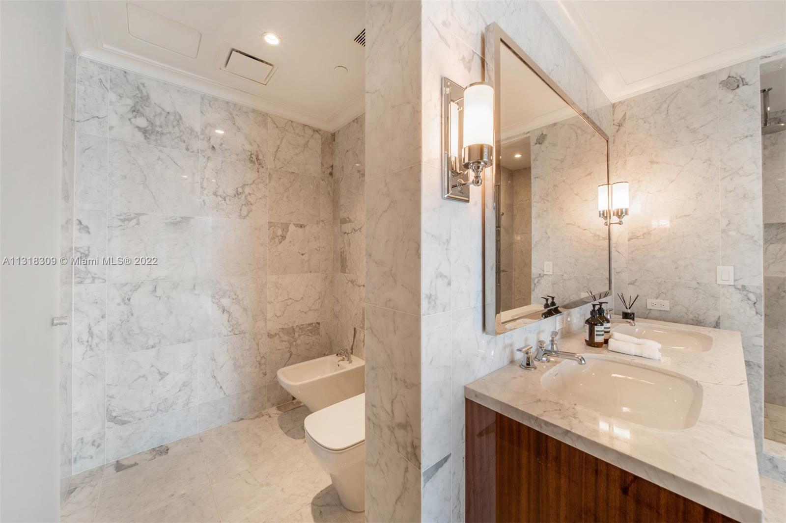 Ver detalles 4701 3 / 5 2688 sq. ft. $ 2022-12-21 0 foto