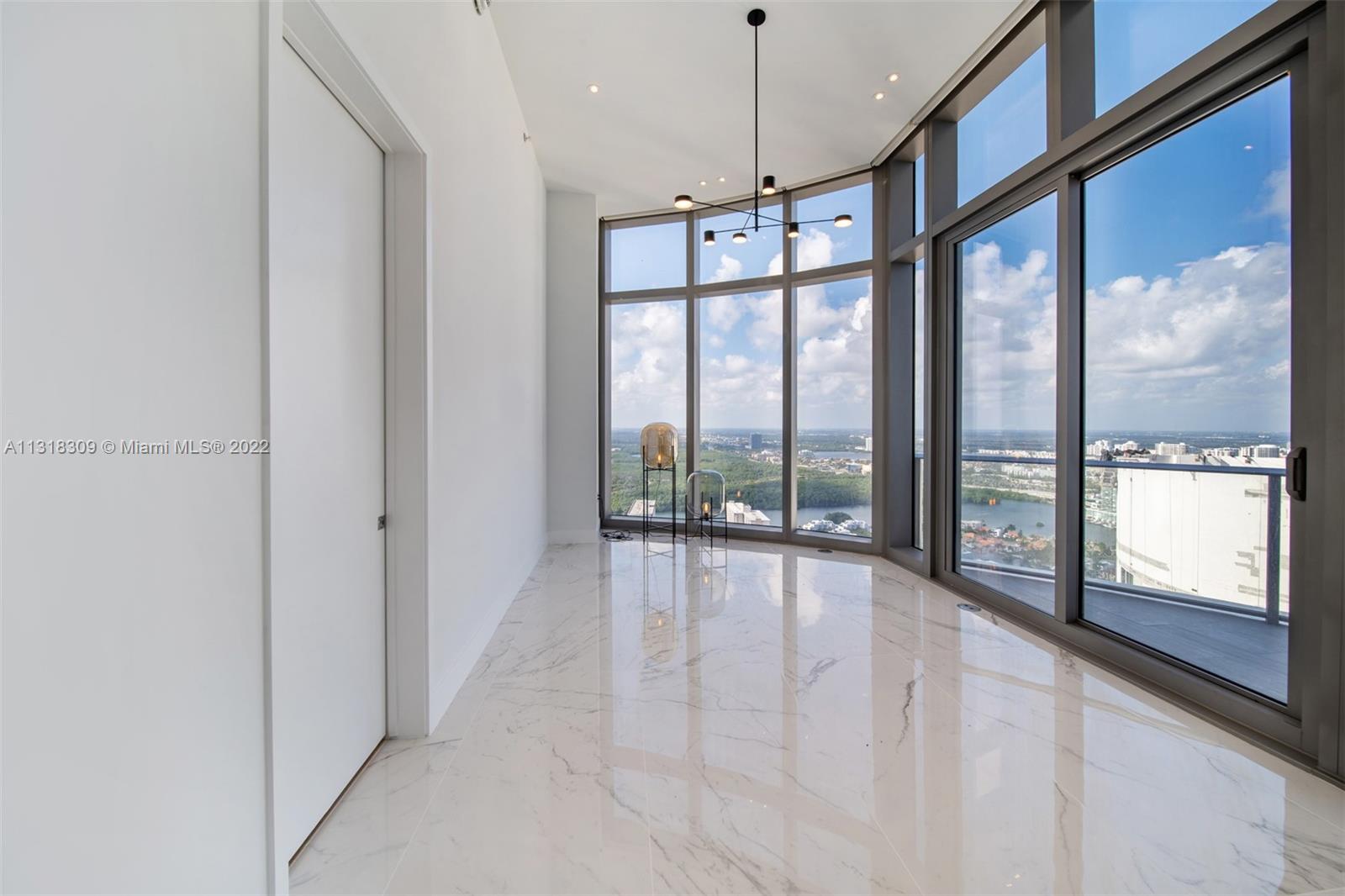 Ver detalles 4701 3 / 5 2688 sq. ft. $ 2022-12-21 0 foto