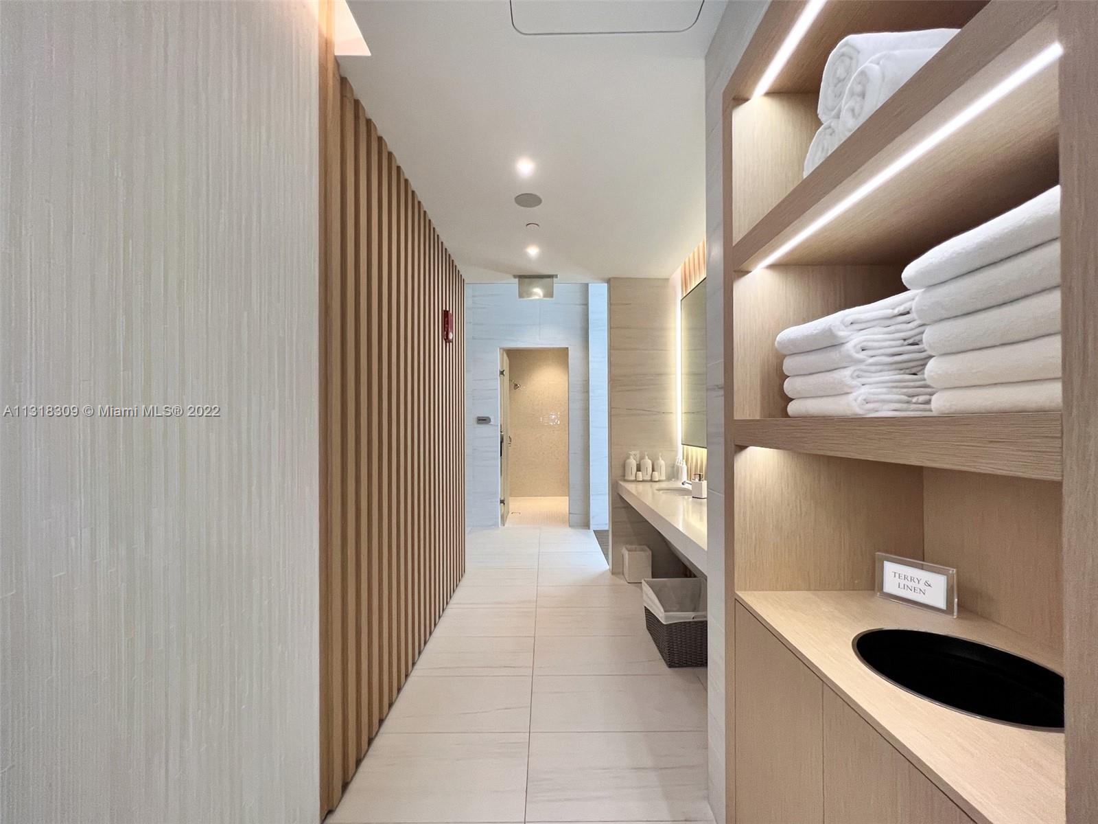Ver detalles 4701 3 / 5 2688 sq. ft. $ 2022-12-21 0 foto